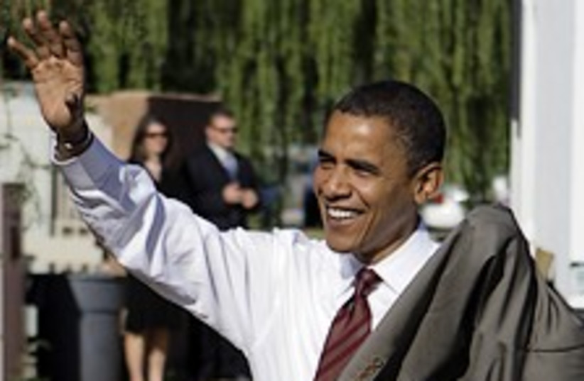Obama smiles and waves 224.88 (photo credit: AP)