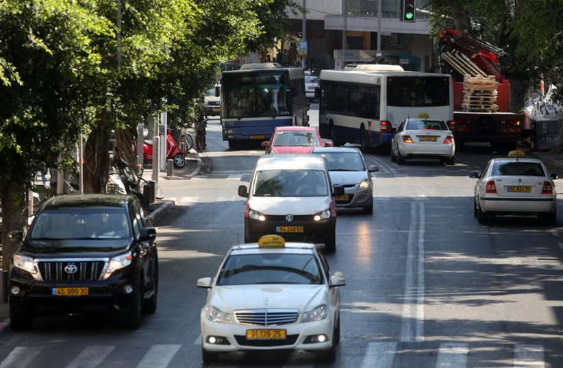 Dizengoff St. traffic (photo credit: MARC ISRAEL SELLEM/THE JERUSALEM POST)