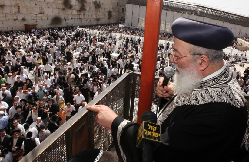 Former chief rabbi Shlomo Amar at Western Wall (photo credit: MARC ISRAEL SELLEM/THE JERUSALEM POST)