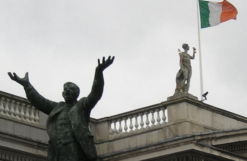 Flag of Ireland (photo credit: Wikimedia Commons)