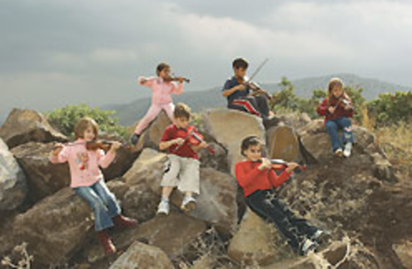 Violin kids 88 248 (photo credit: Baruch Ben-Itzhak)