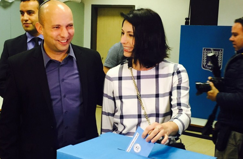 Bennet and wife cast their votes  (photo credit: GUR DOTAN)