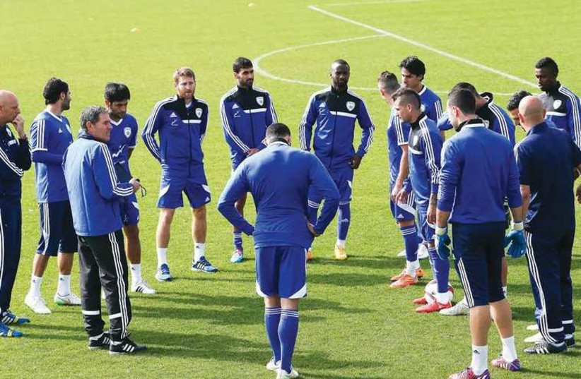 Israeli national soccer team meets during practice (photo credit: ADI AVISHAI)