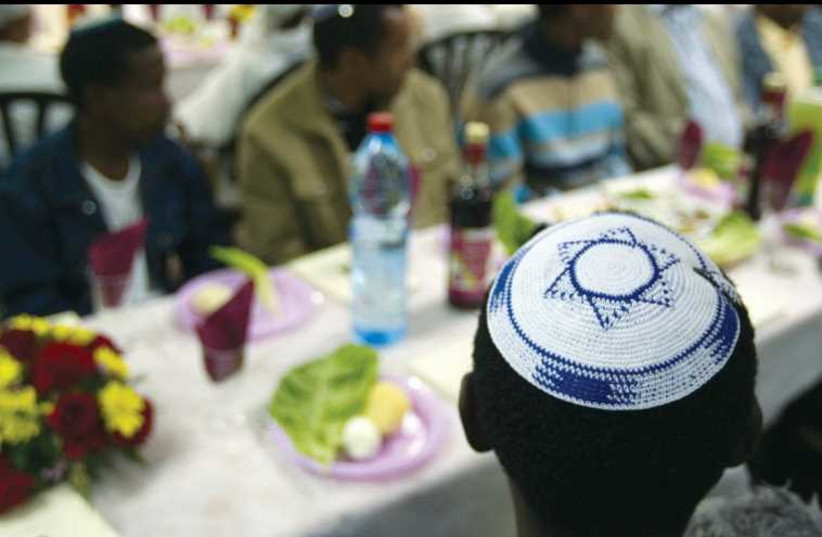 A Passover Seder for new immigrants takes place in Mevaseret Zion in 2011. (photo credit: REUTERS)