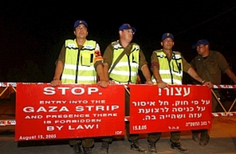 police at gaza checkpoin (photo credit: Ariel Jerozolimski [file])