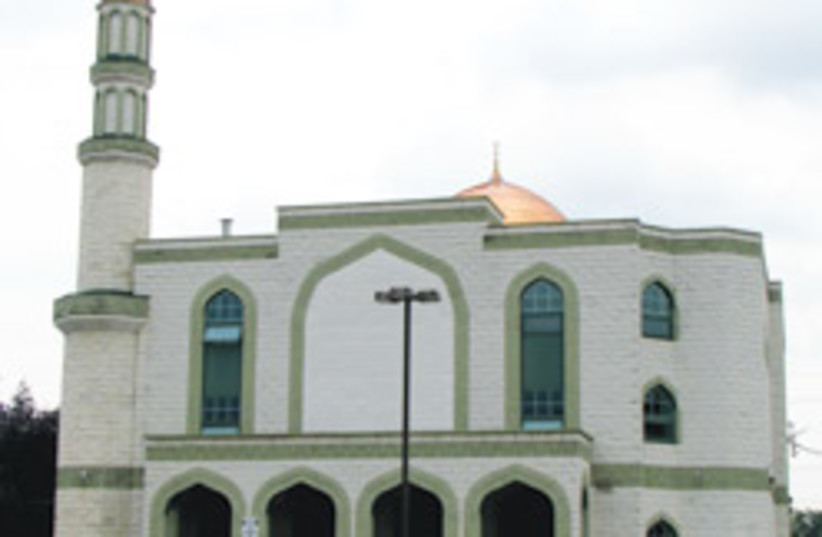 Windsor mosque 88 248 (photo credit: TORI CHEIFETZ)