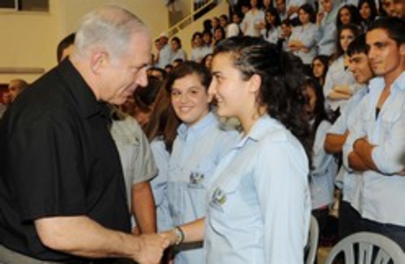 netanyahu with shfaram pupils (photo credit: GPO)