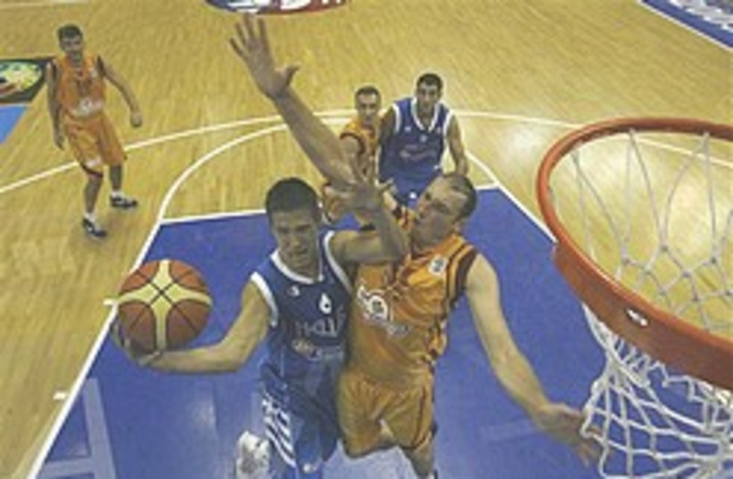 Macedonia basketball 248.88 (photo credit: )