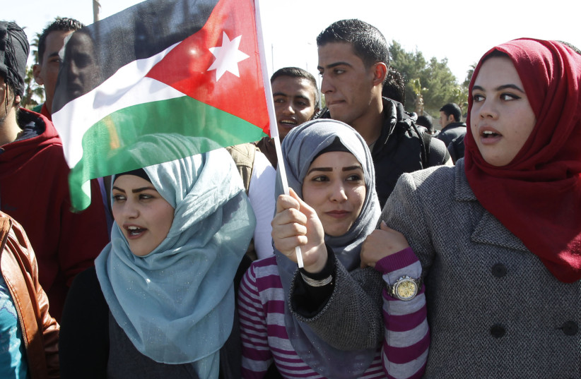 Jordanian girls wave the flag of Jordan (photo credit: MAJED JABER/REUTERS)