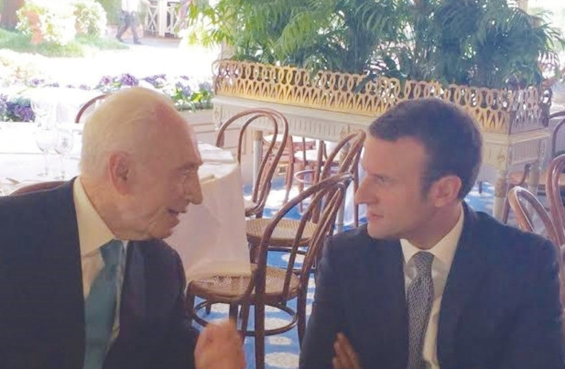 Shimon Peres with Emmanuel Macron. (photo credit: Courtesy)
