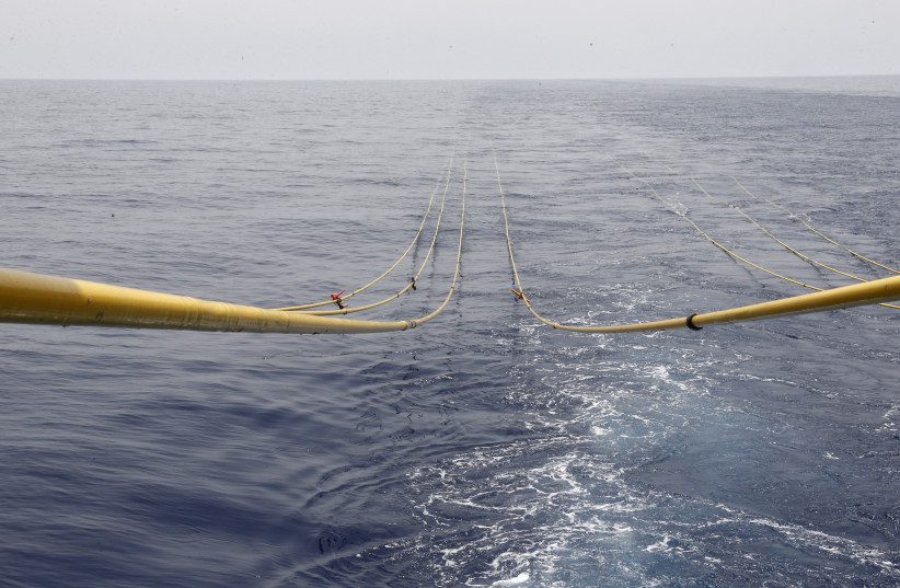 Cables descend into Lebanese waters for gas exploration (photo credit: MOHAMED AZAKIR / REUTERS)