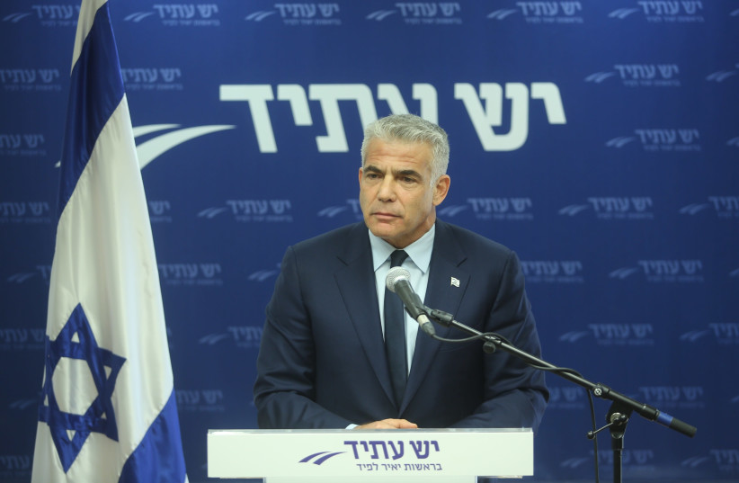 Yesh Atid Chairman Yair Lapid speaks at a press conference, November 2017 (photo credit: MARC ISRAEL SELLEM/THE JERUSALEM POST)