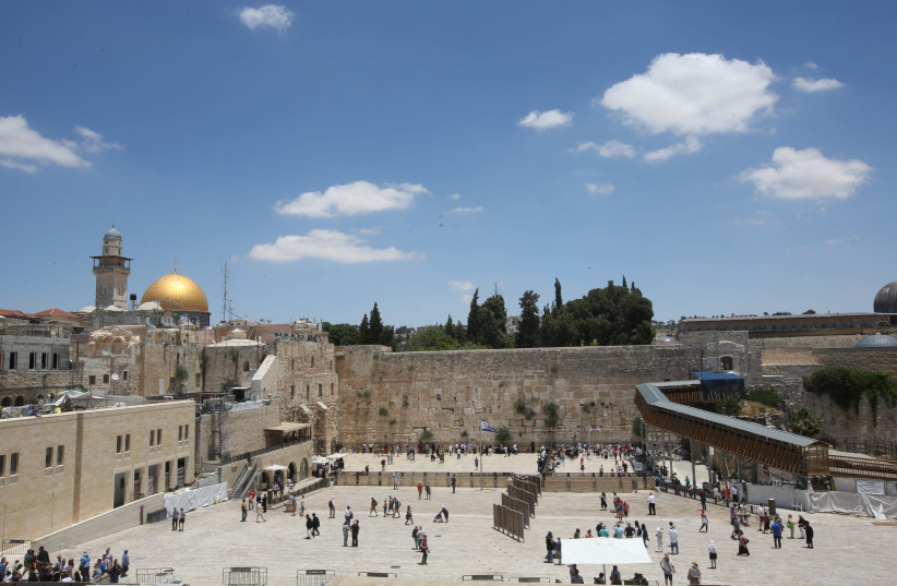 A view of the Western Wall plaza, the Dome of the Rock and the top of Al Aksa Mosque in Jerusalem. (photo credit: MARC ISRAEL SELLEM/THE JERUSALEM POST)
