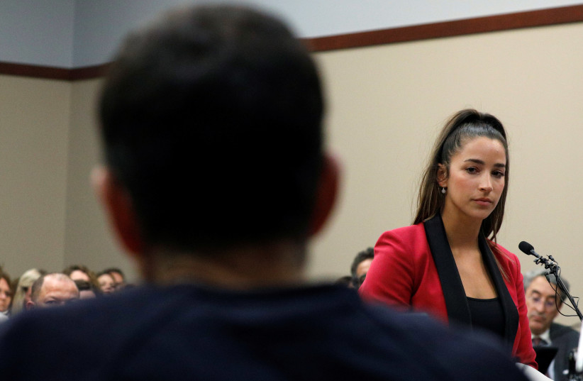 Aly Raisman speaks at the sentencing hearing for Larry Nassar (L), a former team USA Gymnastics doctor who pleaded guilty in November 2017 to sexual assault charges, in Lansing, Michigan, US, January 19, 2018. (photo credit: BRENDAN MCDERMID/REUTERS)