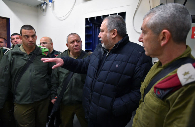 Israeli Defense Minister Avigdor Liberman visits a Hebron checkpoint, February 27, 2018 (photo credit: ARIEL HERMONI / DEFENSE MINISTRY)