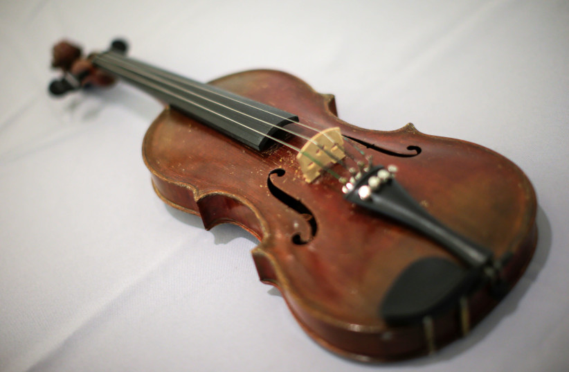 Albert Einstein's violin is displayed at Bonhams auction house in New York, US, March 6, 2018 (photo credit: EDUARDO MUNOZ / REUTERS)