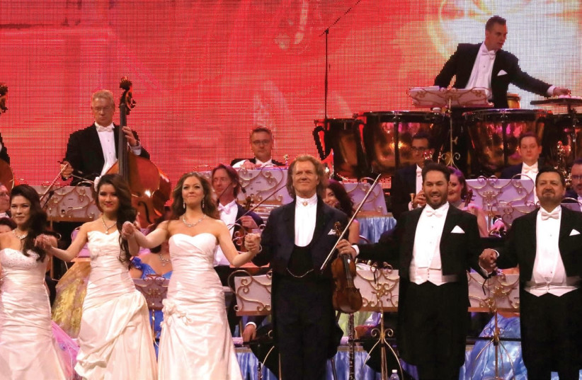 CONDUCTOR-VIOLINIST Andre Rieu (center) flanked by guest sopranos and tenors, with his orchestra at back. (photo credit: SIVAN FARAG)