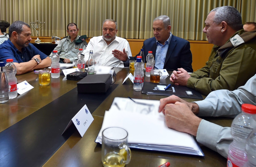 Prime Minister Benjamin Netanyahu, Minister of Defense Avigdor Liberman, Chief of Staff Eizenkot and others at urgent security cabinet meeting, Aug 9 2018 (photo credit: ARIEL HERMONI / DEFENSE MINISTRY)