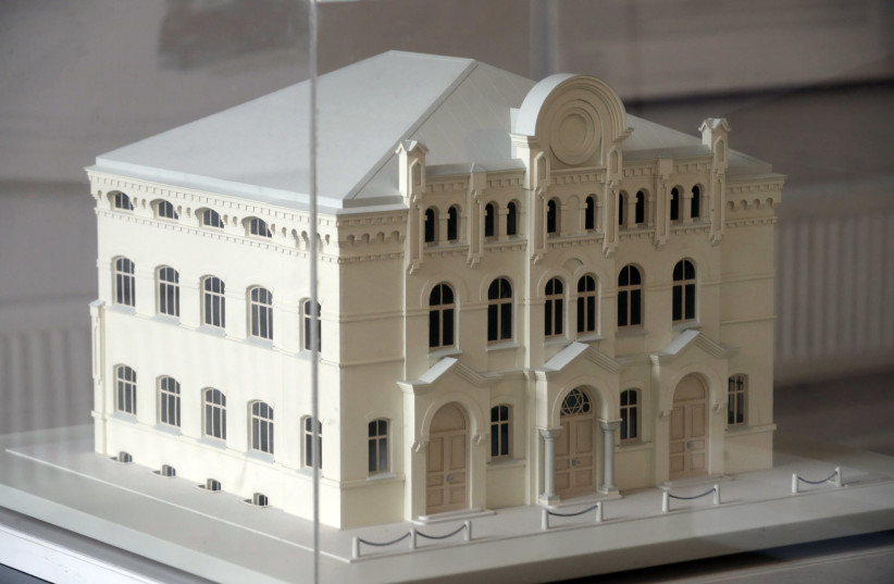 A model of the Great Choral Synagogue in Riga is pictured in the Ghetto museum in Riga February 27, 2015. Decades after destruction by the Nazis, Latvia's lost synagogue heritage has been recreated in intricate model form as part of efforts to recapture and document the once rich Jewish life in the  (photo credit: INTS KALNINS / REUTERS)