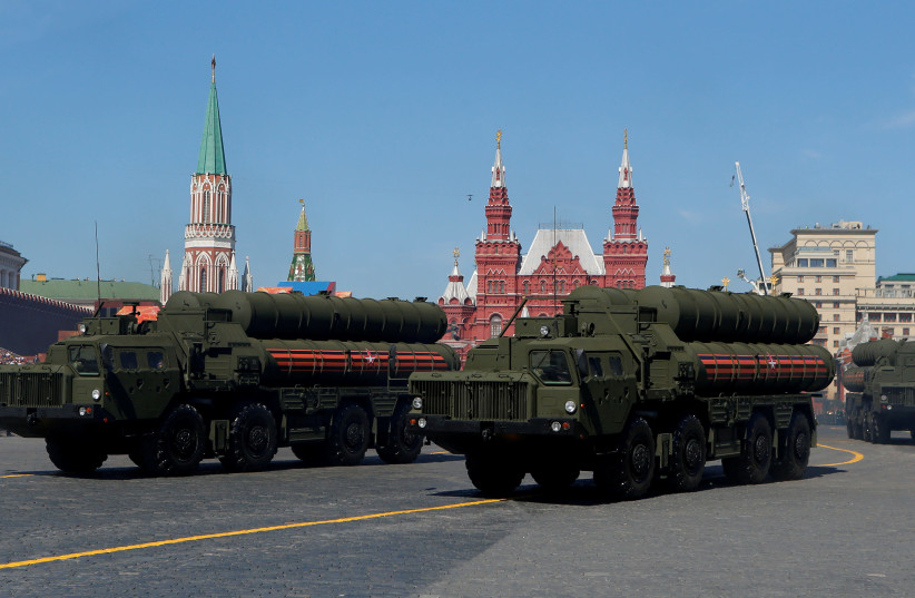 Russian S-400 missile air defence systems on display during a parade marking the 73rd anniversary of the victory over Nazi Germany in World War Two, at Red Square in Moscow, May 9, 2018. (photo credit: SERGEI KARPUKHIN/REUTERS)