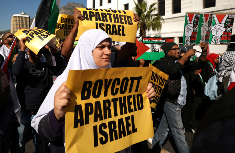 Protestors call for the severing of diplomatic ties with Israel during a march in Cape Town, South Africa, May 15, 2018 (photo credit: REUTERS/MIKE HUTCHINGS)
