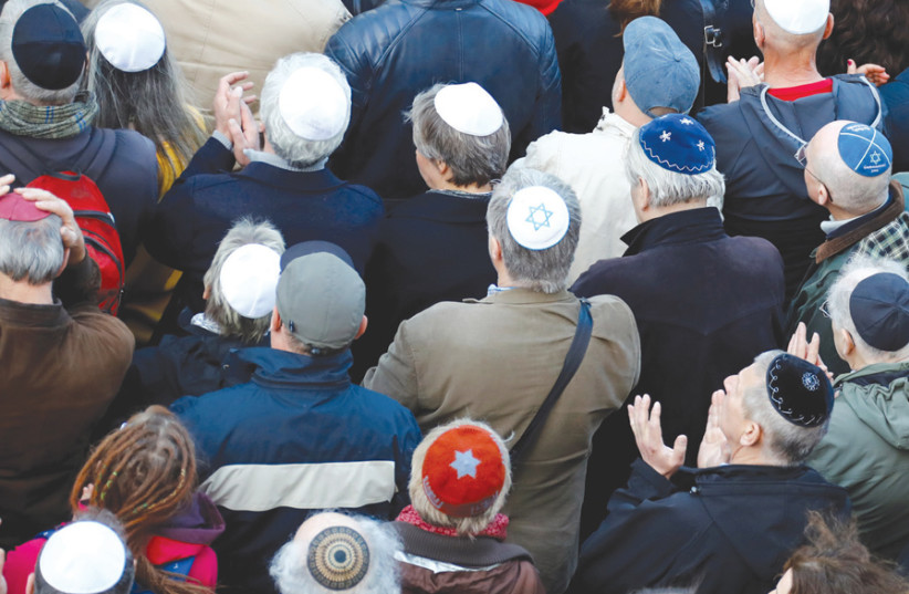 A kippah demonstration in front of a synagogue in Berlin (photo credit: REUTERS)