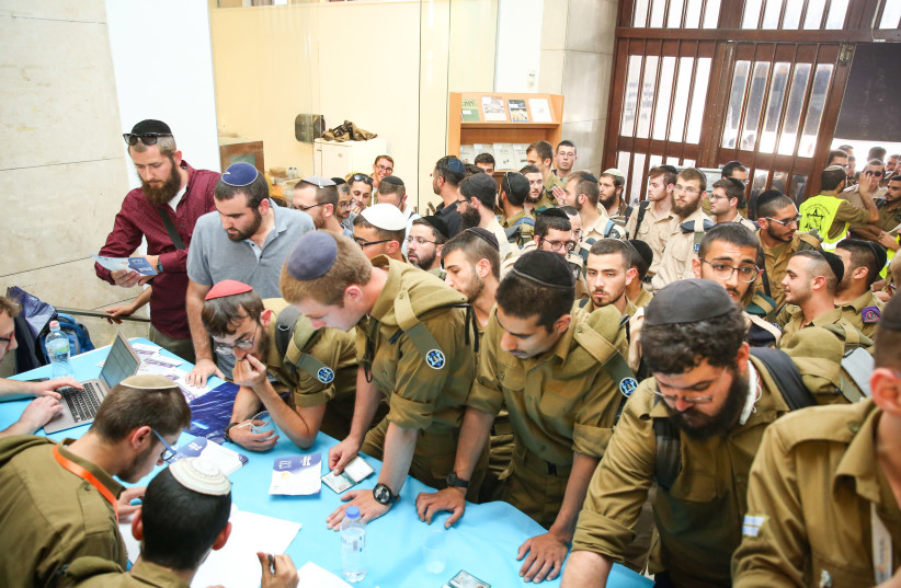 Hundreds of Haredi IDF veterans took part in the “Profession for a Lifetime” academic studies and employment fair in Jerusalem (photo credit: ITZIK BELNITSKY/MINISTRY OF DEFENSE)