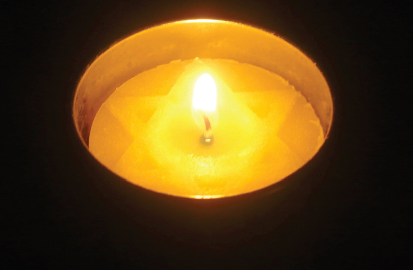 Yahrzeit candle (photo credit: Wikimedia Commons)