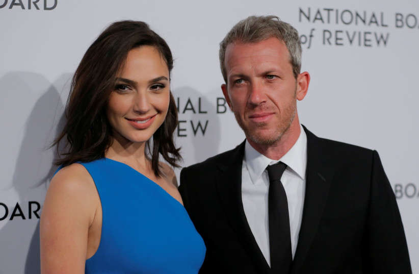 Actor Gal Gadot arrives with her husband, Yaron Varsano, to attend the National Board of Review awards gala in New York, U.S., January 9, 2018 (photo credit: REUTERS/LUCAS JACKSON)