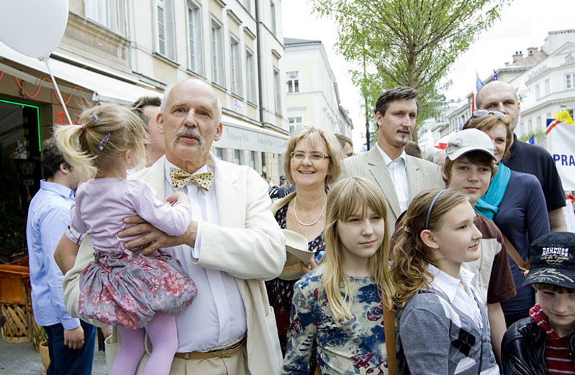  Janusz Korwin-Mikke with his family.  (photo credit: Wikimedia Commons)