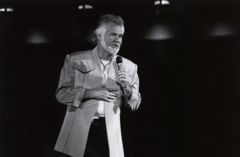 Kenny Rogers (photo credit: Wikimedia Commons)