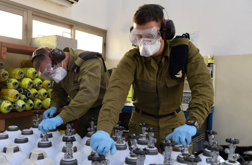 IDF soldiers with oxygen tanks developed by the Navy's special forces   (photo credit: IDF SPOKESPERSON'S UNIT)