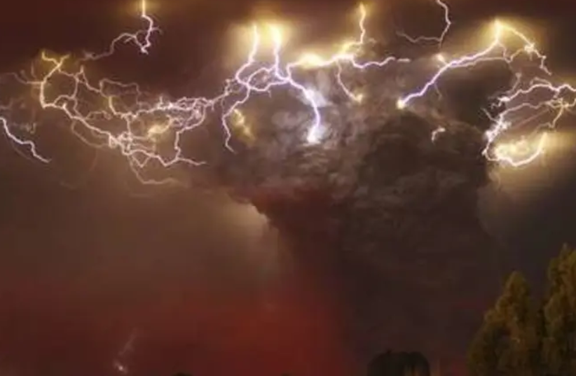 Chile lightning and volcano ash (photo credit: REUTERS)