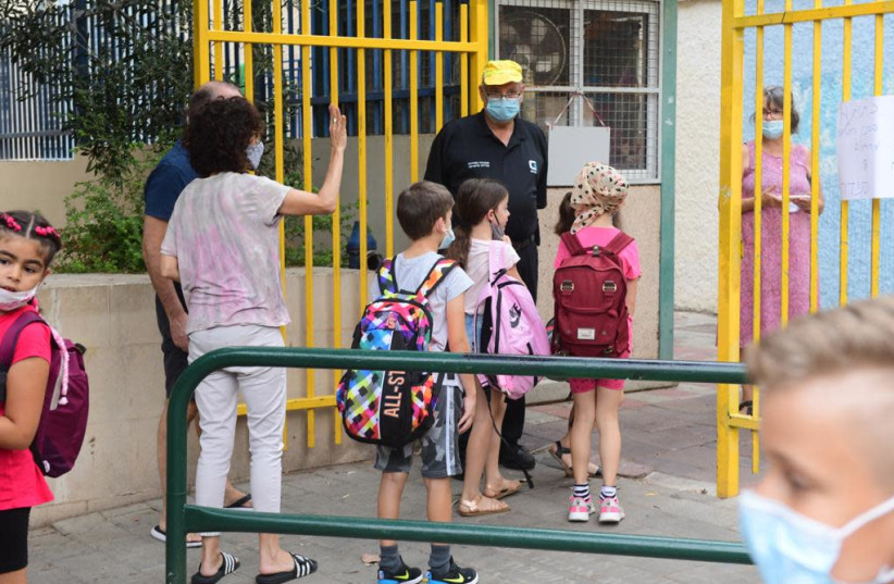 Israelis return to school amid coronavirus concerns, September 1, 2020 (photo credit: AVSHALOM SASSONI/ MAARIV)