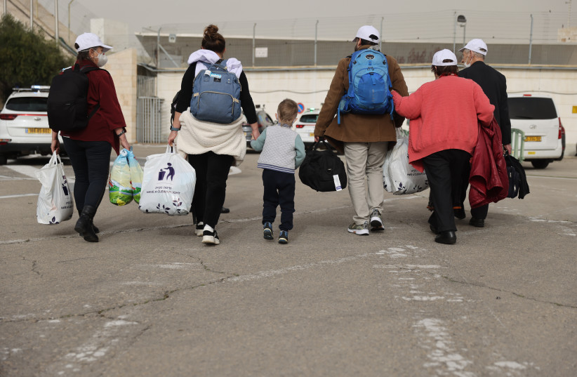  Ukrainian Jewish refugees arriving at Ben-Gurion Airport, March 6, 2022.  (photo credit: HADAS PARUSH)