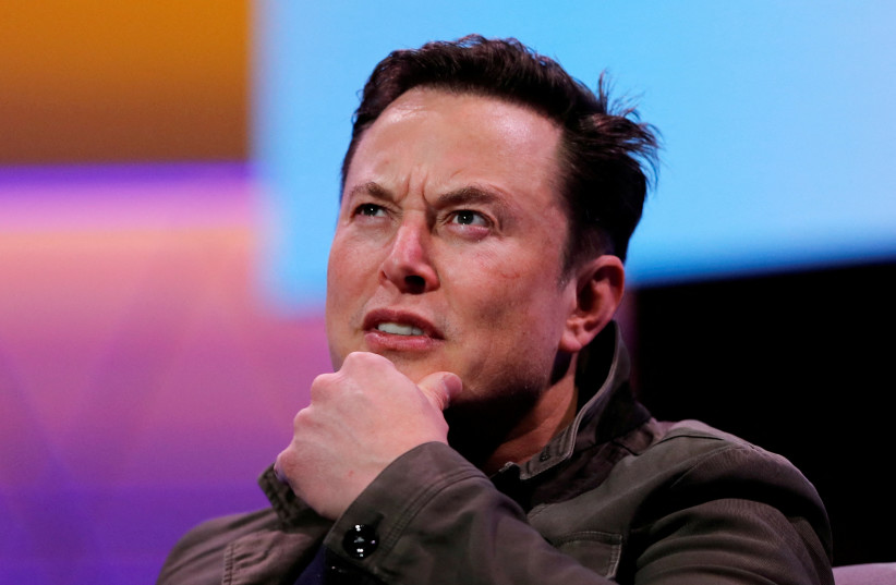Elon Musk gestures during a conversation with legendary game designer Todd Howard (not pictured) at the E3 gaming convention in Los Angeles, California, U.S., June 13, 2019. (photo credit: REUTERS/MIKE BLAKE/FILE PHOTO)