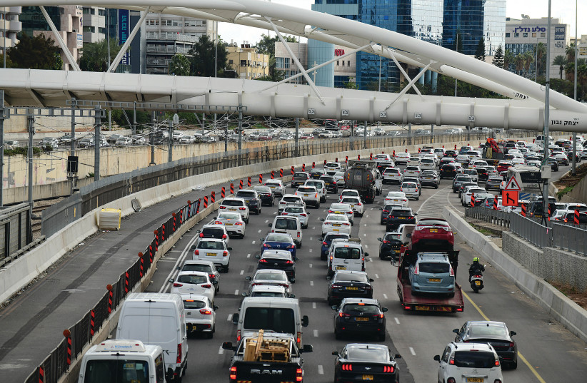  HEAVY TRAFFIC on the Ayalon Highway. Last year saw the highest number of road traffic accident deaths since 2017, with 361 Israelis killed. (photo credit: TOMER NEUBERG/FLASH90)