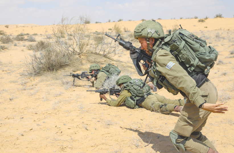  SOLDIERS FROM the coed Bardelas infantry battalion train near the Israeli-Egyptian border.  (photo credit: MARC ISRAEL SELLEM/THE JERUSALEM POST)