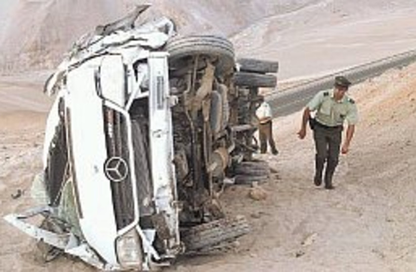 Chile bus crash 298.88 (photo credit: AP)