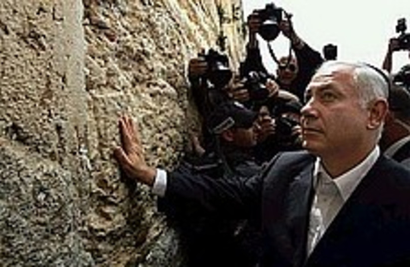Netanyahu kotel 224 88 (photo credit: AP [file])