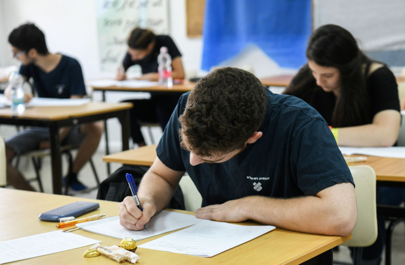  High school students take their mathematics matriculation examination (Bagrut), in at a high school in Rishon Lezion, on May 20, 2019. (photo credit: FLASH90)