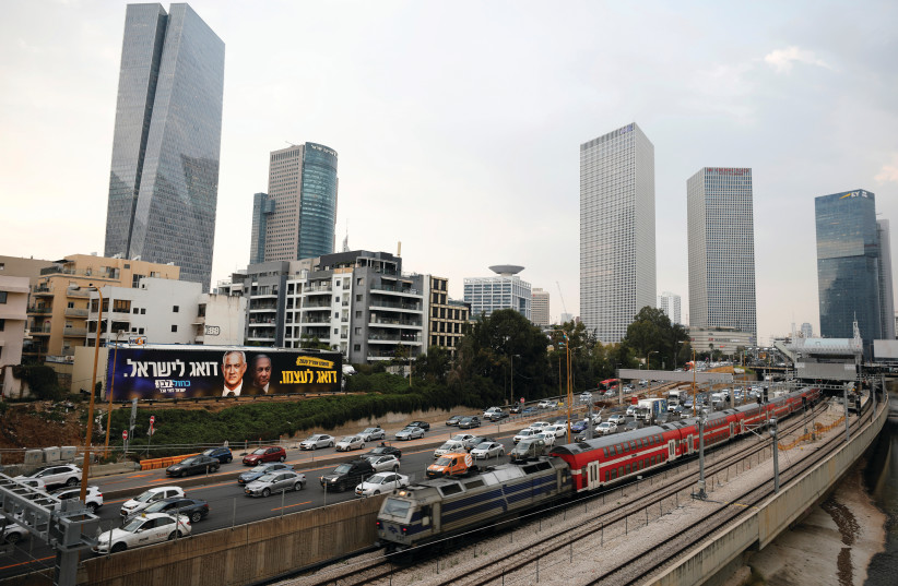  Tel Aviv traffic (photo credit: AMIR COHEN/REUTERS)