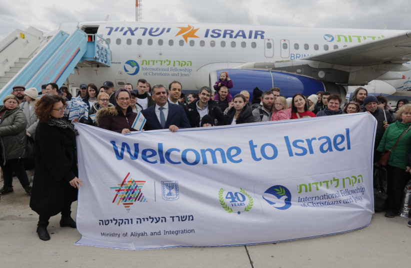  Ukrainian refugees arrive in Israel on February 9, 2023 (photo credit: AVISHAG SHAAR-YASHUV/IFCJ)