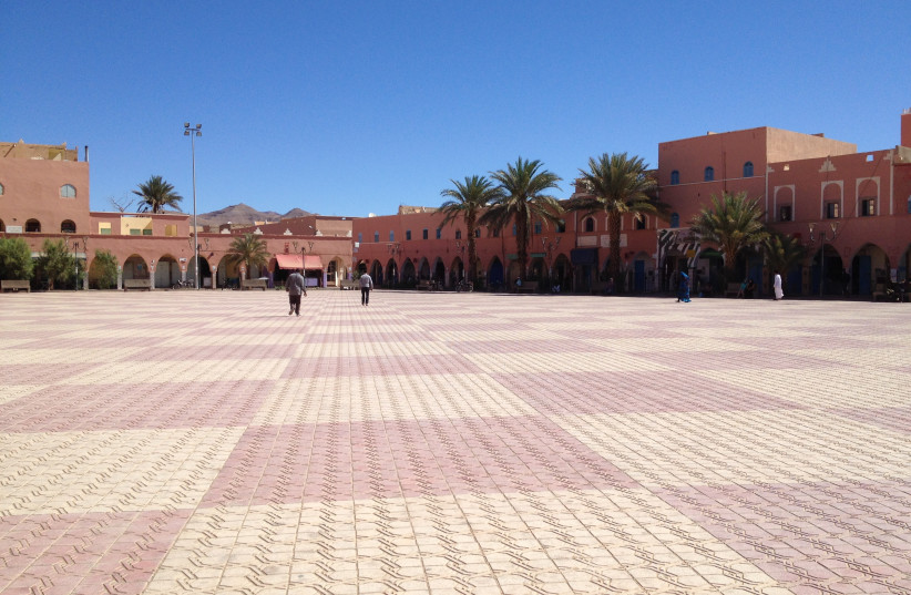 The main square in Tata, Provinces of Souss-Massa, Morocco. (photo credit: PERIPATESY/CC BY-SA 4.0 (https://creativecommons.org/licenses/by-sa/4.0)/VIA WIKIMEDIA COMMONS)