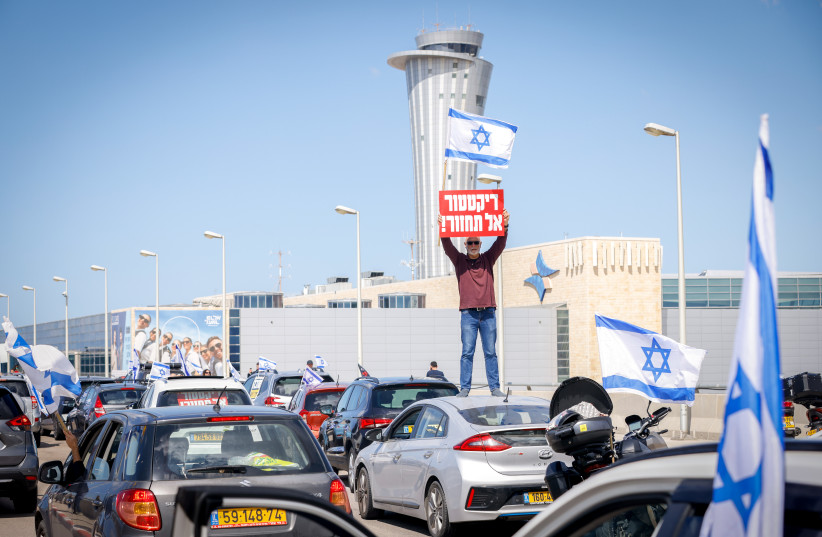  Israelis protest against the Israeli government's planned judicial overhaul, at the Ben Gurion Airport near Tel Aviv, March 9, 2023.  (photo credit: ERIK MARMOR/FLASH90)