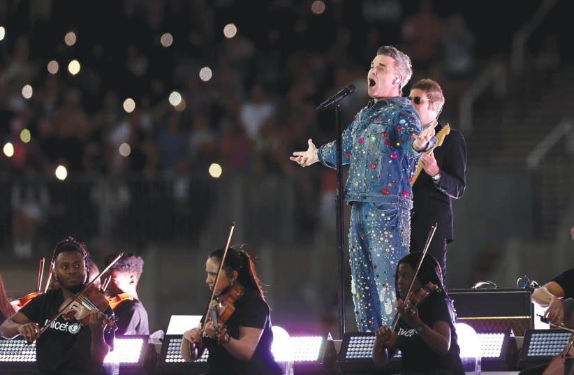  ROBBIE WILLIAMS performs at Football - Soccer Aid England , London Stadium,  June 12, 2022. (photo credit: MATTHEW CHILDS/REUTERS)