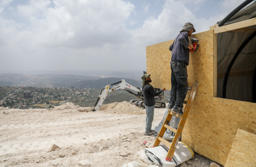  JEWISH MEN work in Homesh, May 29. (photo credit: FLASH90)