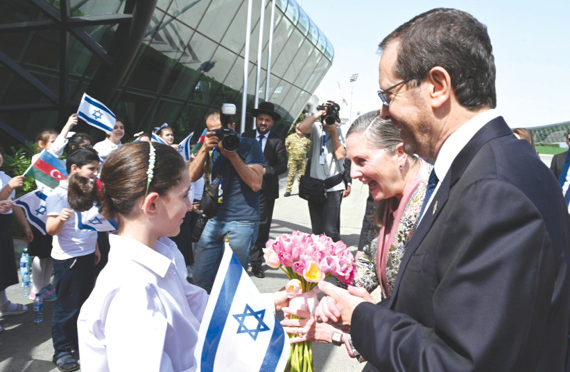 PRESIDENT ISAAC HERZOG and his wife, Michal, are greeted in Baku on Tuesday (photo credit: HAIM ZACH/GPO)