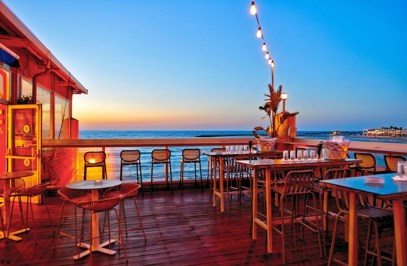  THE CARLTON’S CONTENTO Summer Bar along the beachfront at sunset (photo credit: CARLTON TEL AVIV)