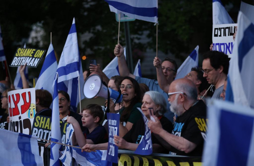  Protesters demonstrate against the Israeli government's policies and judicial overhaul as Simcha Rothman arrives in New York ahead of the Celebrate Israel Parade, June 2, 2023. (photo credit: ILIYA MAGNES )